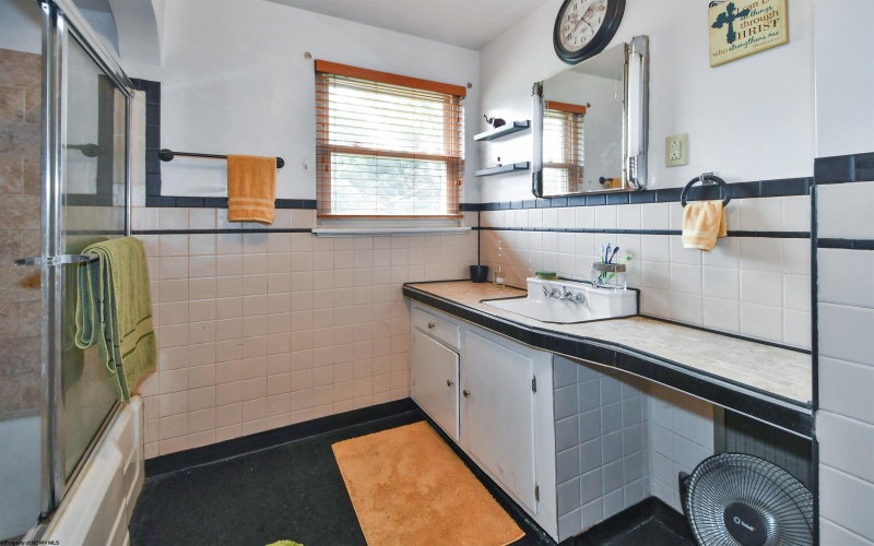 1645 Fairmont Avenue, Fairmont, West Virginia 26554, 2 Bedrooms Bedrooms, 6 Rooms Rooms,1 BathroomBathrooms,Single Family Detached,For Sale,Fairmont,10160147