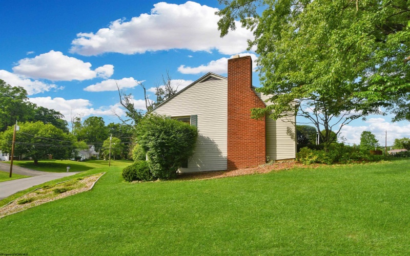 1645 Fairmont Avenue, Fairmont, West Virginia 26554, 2 Bedrooms Bedrooms, 6 Rooms Rooms,1 BathroomBathrooms,Single Family Detached,For Sale,Fairmont,10160147