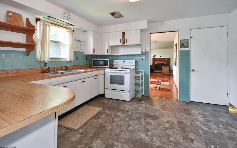 1645 Fairmont Avenue, Fairmont, West Virginia 26554, 2 Bedrooms Bedrooms, 6 Rooms Rooms,1 BathroomBathrooms,Single Family Detached,For Sale,Fairmont,10160147