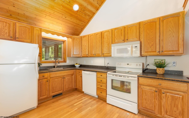 85 Anemone Lane, Terra Alta, West Virginia 26764, 2 Bedrooms Bedrooms, 7 Rooms Rooms,2 BathroomsBathrooms,Single Family Detached,For Sale,Anemone,10160151
