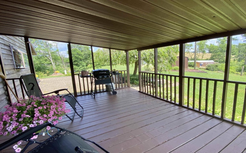 2488 Mt Etna Ridge Road, Poca, West Virginia 25159, 3 Bedrooms Bedrooms, 9 Rooms Rooms,2 BathroomsBathrooms,Single Family Detached,For Sale,Mt Etna Ridge,10160178