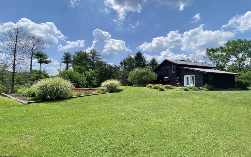 2488 Mt Etna Ridge Road, Poca, West Virginia 25159, 3 Bedrooms Bedrooms, 9 Rooms Rooms,2 BathroomsBathrooms,Single Family Detached,For Sale,Mt Etna Ridge,10160178