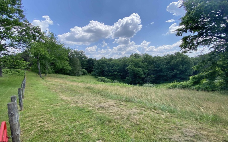 2488 Mt Etna Ridge Road, Poca, West Virginia 25159, 3 Bedrooms Bedrooms, 9 Rooms Rooms,2 BathroomsBathrooms,Single Family Detached,For Sale,Mt Etna Ridge,10160178