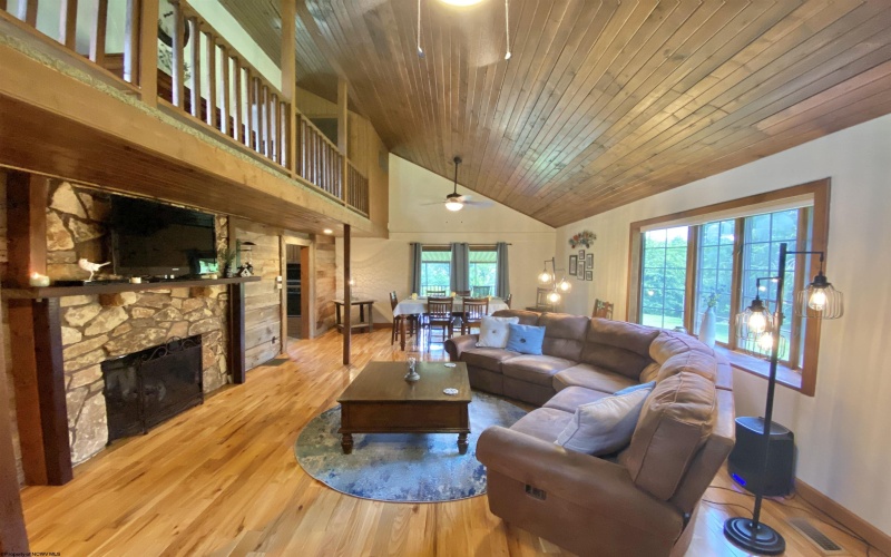 2488 Mt Etna Ridge Road, Poca, West Virginia 25159, 3 Bedrooms Bedrooms, 9 Rooms Rooms,2 BathroomsBathrooms,Single Family Detached,For Sale,Mt Etna Ridge,10160178