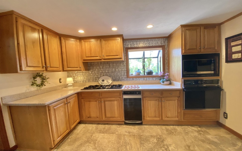 2488 Mt Etna Ridge Road, Poca, West Virginia 25159, 3 Bedrooms Bedrooms, 9 Rooms Rooms,2 BathroomsBathrooms,Single Family Detached,For Sale,Mt Etna Ridge,10160178