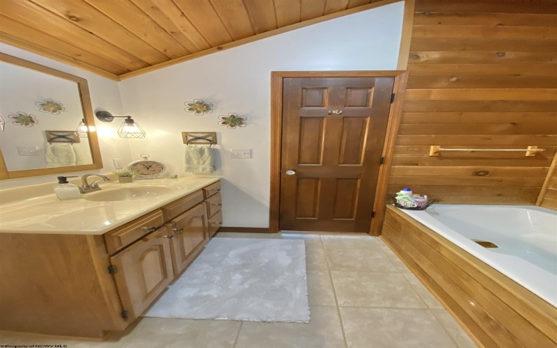 2488 Mt Etna Ridge Road, Poca, West Virginia 25159, 3 Bedrooms Bedrooms, 9 Rooms Rooms,2 BathroomsBathrooms,Single Family Detached,For Sale,Mt Etna Ridge,10160178