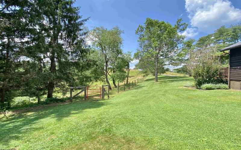 2488 Mt Etna Ridge Road, Poca, West Virginia 25159, 3 Bedrooms Bedrooms, 9 Rooms Rooms,2 BathroomsBathrooms,Single Family Detached,For Sale,Mt Etna Ridge,10160178