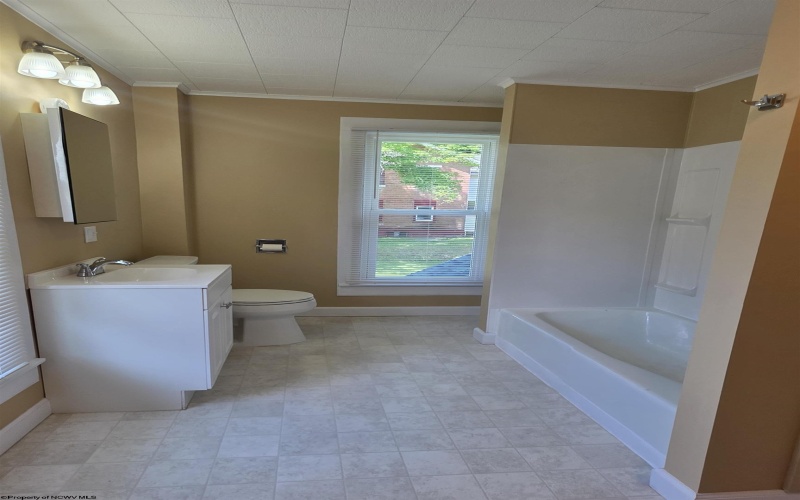 117 Main Street, Kingwood, West Virginia 26537, 1 Bedroom Bedrooms, 3 Rooms Rooms,1 BathroomBathrooms,Residential Rentals,For Rent,Main,10160169