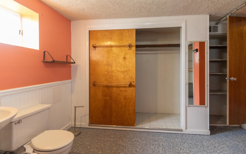 42 Crummitt Lane, Clarksburg, West Virginia 26301, 2 Bedrooms Bedrooms, 6 Rooms Rooms,2 BathroomsBathrooms,Single Family Detached,For Sale,Crummitt,10160177