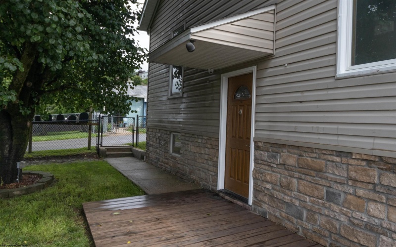 42 Crummitt Lane, Clarksburg, West Virginia 26301, 2 Bedrooms Bedrooms, 6 Rooms Rooms,2 BathroomsBathrooms,Single Family Detached,For Sale,Crummitt,10160177