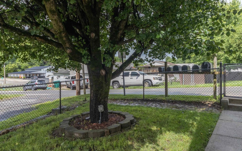 42 Crummitt Lane, Clarksburg, West Virginia 26301, 2 Bedrooms Bedrooms, 6 Rooms Rooms,2 BathroomsBathrooms,Single Family Detached,For Sale,Crummitt,10160177