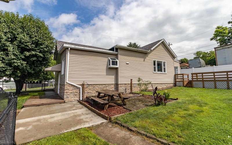 42 Crummitt Lane, Clarksburg, West Virginia 26301, 2 Bedrooms Bedrooms, 6 Rooms Rooms,2 BathroomsBathrooms,Single Family Detached,For Sale,Crummitt,10160177