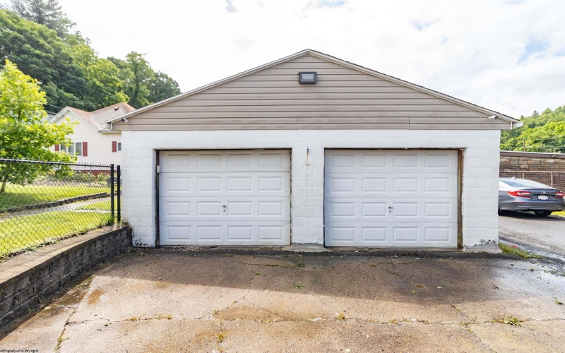 42 Crummitt Lane, Clarksburg, West Virginia 26301, 2 Bedrooms Bedrooms, 6 Rooms Rooms,2 BathroomsBathrooms,Single Family Detached,For Sale,Crummitt,10160177