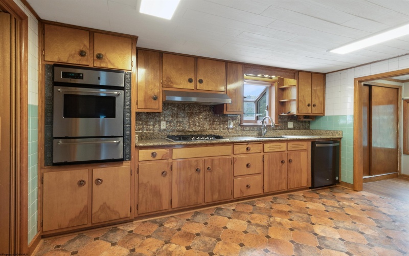 42 Crummitt Lane, Clarksburg, West Virginia 26301, 2 Bedrooms Bedrooms, 6 Rooms Rooms,2 BathroomsBathrooms,Single Family Detached,For Sale,Crummitt,10160177