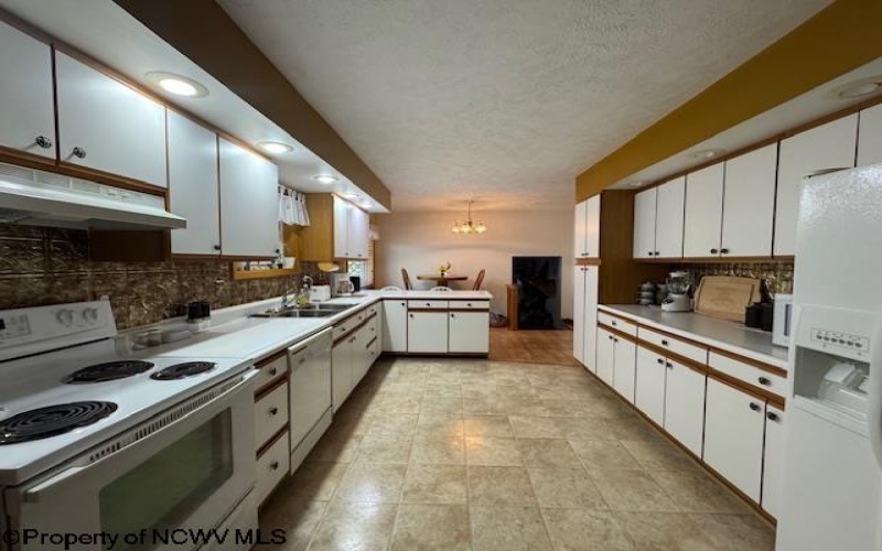 125 Daisy Street, Kingwood, West Virginia 26537, 4 Bedrooms Bedrooms, 9 Rooms Rooms,2 BathroomsBathrooms,Single Family Detached,For Sale,Daisy,10160170