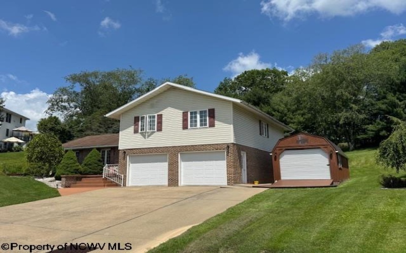 125 Daisy Street, Kingwood, West Virginia 26537, 4 Bedrooms Bedrooms, 9 Rooms Rooms,2 BathroomsBathrooms,Single Family Detached,For Sale,Daisy,10160170