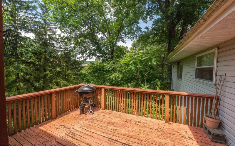 401 Lawnview Drive, Morgantown, West Virginia 26505, 4 Bedrooms Bedrooms, 6 Rooms Rooms,2 BathroomsBathrooms,Single Family Detached,For Sale,Lawnview,10160166