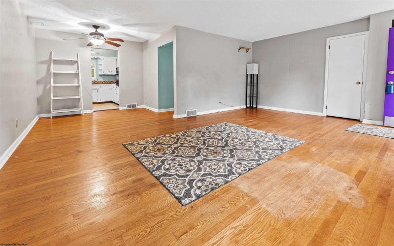 401 Lawnview Drive, Morgantown, West Virginia 26505, 4 Bedrooms Bedrooms, 6 Rooms Rooms,2 BathroomsBathrooms,Single Family Detached,For Sale,Lawnview,10160166