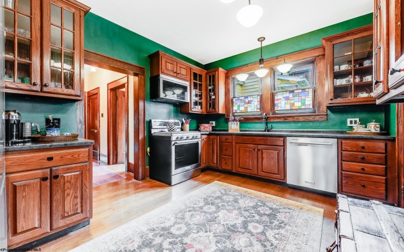 324 Simpson Street, Morgantown, West Virginia 26501, 4 Bedrooms Bedrooms, 8 Rooms Rooms,2 BathroomsBathrooms,Single Family Detached,For Sale,Simpson,10160172