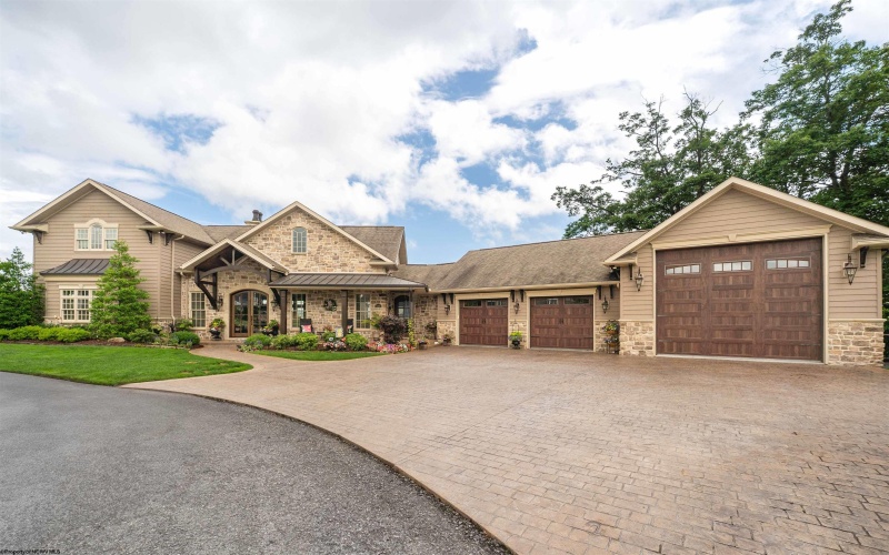 1009 Summit Drive, Morgantown, West Virginia 26508, 6 Bedrooms Bedrooms, 14 Rooms Rooms,4 BathroomsBathrooms,Single Family Detached,For Sale,Summit,10160174