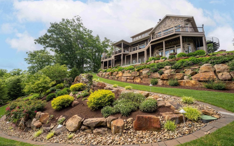 1009 Summit Drive, Morgantown, West Virginia 26508, 6 Bedrooms Bedrooms, 14 Rooms Rooms,4 BathroomsBathrooms,Single Family Detached,For Sale,Summit,10160174