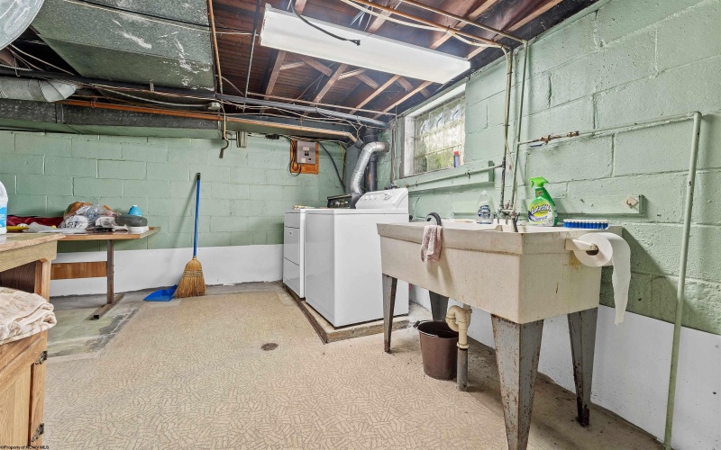 237 Cleveland Avenue, Uniontown, Pennsylvania 15401, 2 Bedrooms Bedrooms, 4 Rooms Rooms,1 BathroomBathrooms,Single Family Detached,For Sale,Cleveland,10160183