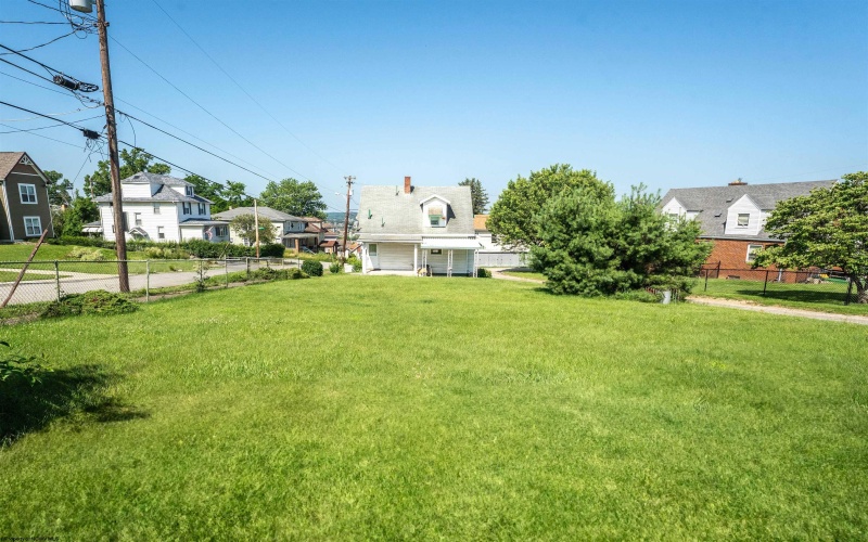 237 Cleveland Avenue, Uniontown, Pennsylvania 15401, 2 Bedrooms Bedrooms, 4 Rooms Rooms,1 BathroomBathrooms,Single Family Detached,For Sale,Cleveland,10160183