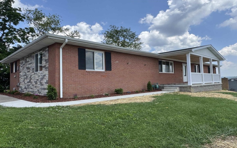 1818 Martha Avenue, Fairmont, West Virginia 26554, 6 Bedrooms Bedrooms, 9 Rooms Rooms,3 BathroomsBathrooms,Single Family Detached,For Sale,Martha,10160180
