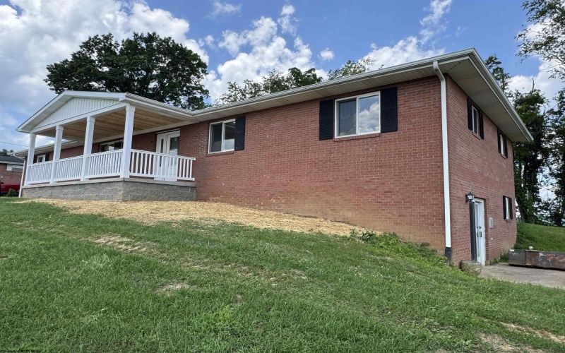 1818 Martha Avenue, Fairmont, West Virginia 26554, 6 Bedrooms Bedrooms, 9 Rooms Rooms,3 BathroomsBathrooms,Single Family Detached,For Sale,Martha,10160180