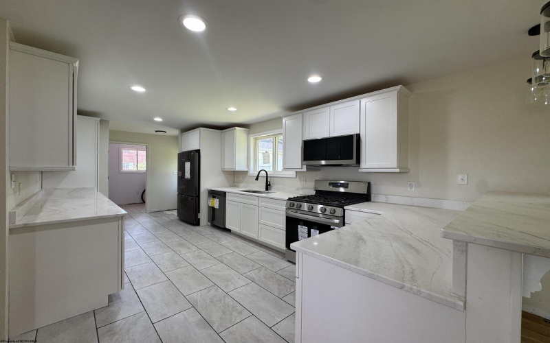 1818 Martha Avenue, Fairmont, West Virginia 26554, 6 Bedrooms Bedrooms, 9 Rooms Rooms,3 BathroomsBathrooms,Single Family Detached,For Sale,Martha,10160180