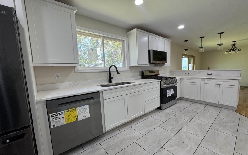 1818 Martha Avenue, Fairmont, West Virginia 26554, 6 Bedrooms Bedrooms, 9 Rooms Rooms,3 BathroomsBathrooms,Single Family Detached,For Sale,Martha,10160180