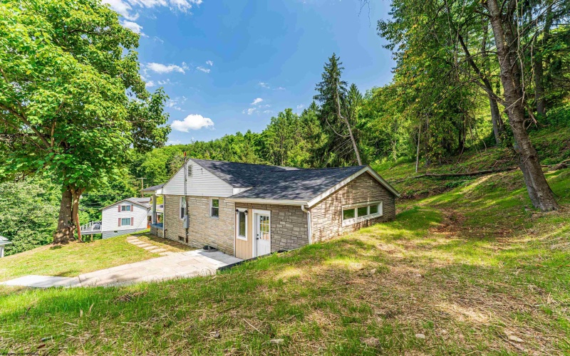 552 White Avenue, Morgantown, West Virginia 26501, 3 Bedrooms Bedrooms, 7 Rooms Rooms,1 BathroomBathrooms,Single Family Detached,For Sale,White,10160200
