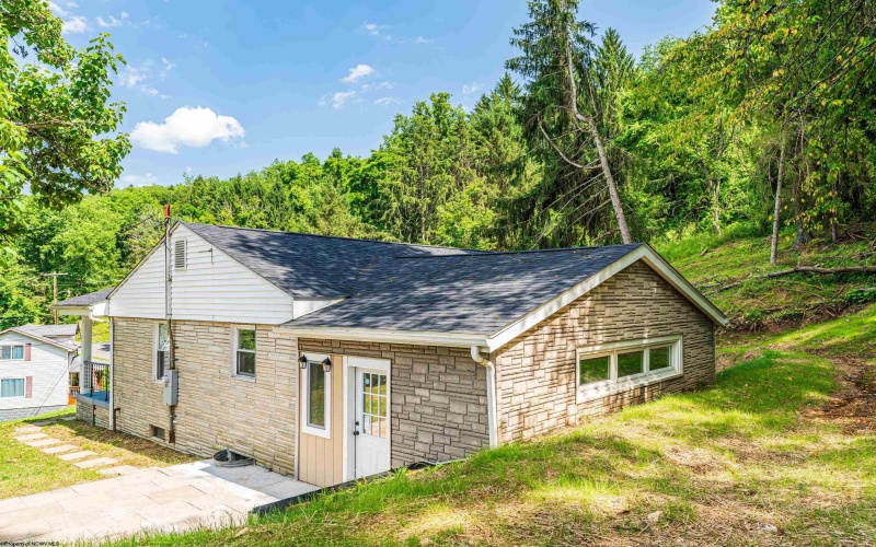 552 White Avenue, Morgantown, West Virginia 26501, 3 Bedrooms Bedrooms, 7 Rooms Rooms,1 BathroomBathrooms,Single Family Detached,For Sale,White,10160200