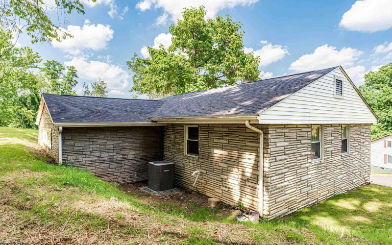 552 White Avenue, Morgantown, West Virginia 26501, 3 Bedrooms Bedrooms, 7 Rooms Rooms,1 BathroomBathrooms,Single Family Detached,For Sale,White,10160200