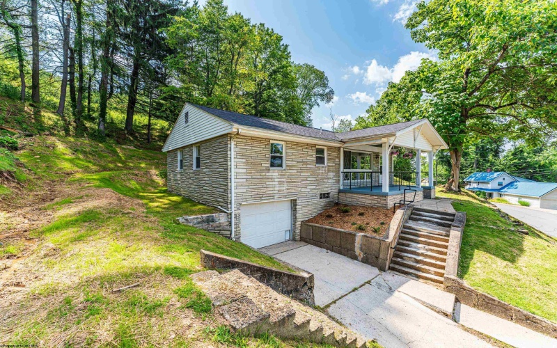 552 White Avenue, Morgantown, West Virginia 26501, 3 Bedrooms Bedrooms, 7 Rooms Rooms,1 BathroomBathrooms,Single Family Detached,For Sale,White,10160200