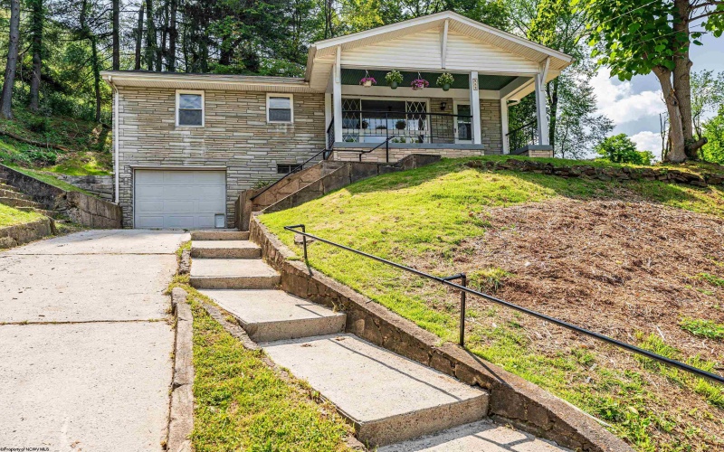 552 White Avenue, Morgantown, West Virginia 26501, 3 Bedrooms Bedrooms, 7 Rooms Rooms,1 BathroomBathrooms,Single Family Detached,For Sale,White,10160200