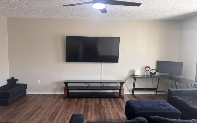 116 Woodside Drive, Morgantown, West Virginia 26508, 3 Bedrooms Bedrooms, 6 Rooms Rooms,2 BathroomsBathrooms,Single Family Attached,For Sale,Woodside,10160194
