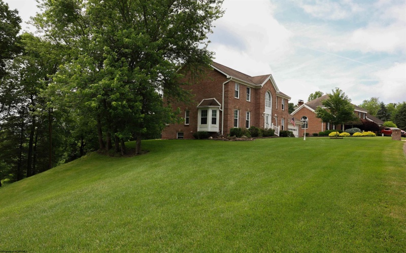 5 Barrington Drive, Wheeling, West Virginia 26003, 4 Bedrooms Bedrooms, 8 Rooms Rooms,2 BathroomsBathrooms,Single Family Detached,For Sale,Barrington,10160199