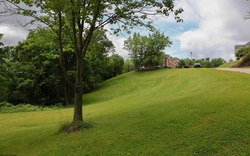 5 Barrington Drive, Wheeling, West Virginia 26003, 4 Bedrooms Bedrooms, 8 Rooms Rooms,2 BathroomsBathrooms,Single Family Detached,For Sale,Barrington,10160199