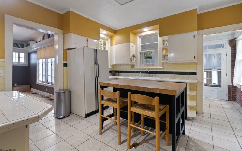 515 Center Avenue, Weston, West Virginia 26452, 3 Bedrooms Bedrooms, 8 Rooms Rooms,1 BathroomBathrooms,Single Family Detached,For Sale,Center,10160198