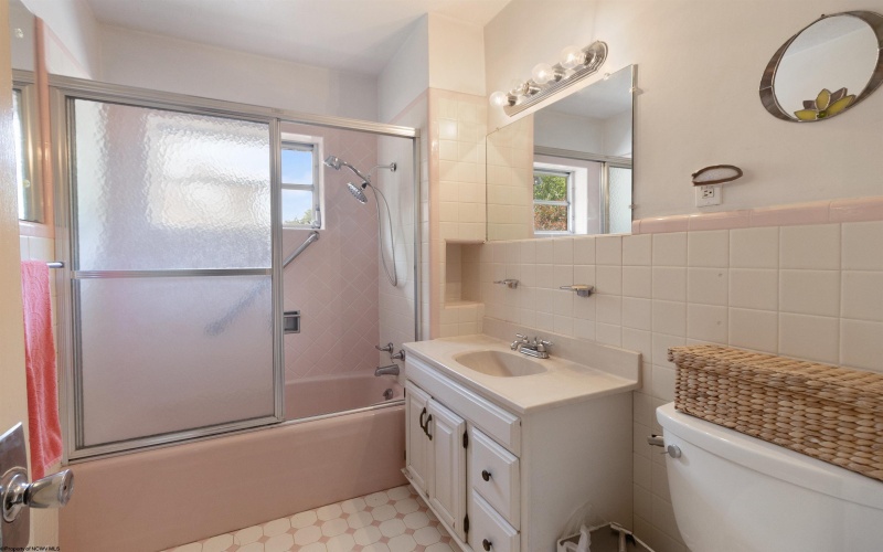 515 Center Avenue, Weston, West Virginia 26452, 3 Bedrooms Bedrooms, 8 Rooms Rooms,1 BathroomBathrooms,Single Family Detached,For Sale,Center,10160198