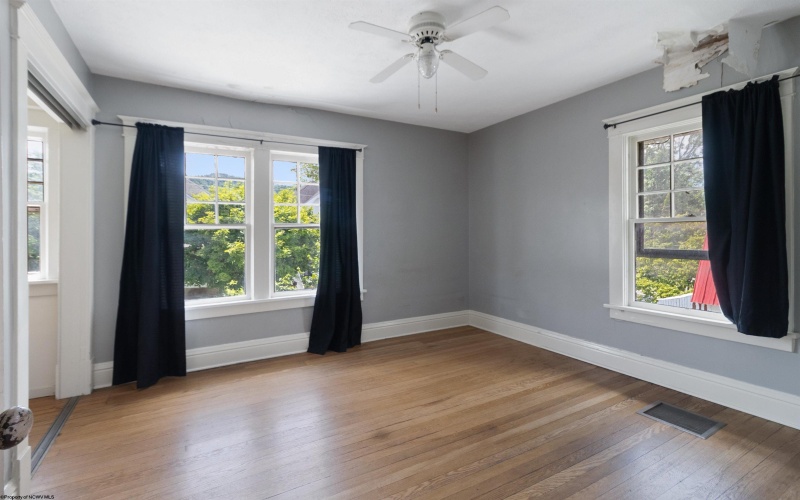 515 Center Avenue, Weston, West Virginia 26452, 3 Bedrooms Bedrooms, 8 Rooms Rooms,1 BathroomBathrooms,Single Family Detached,For Sale,Center,10160198
