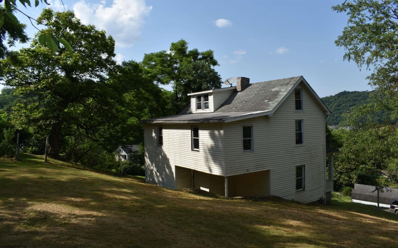 132 Racine Street, Morgantown, West Virginia 26505, 3 Bedrooms Bedrooms, 6 Rooms Rooms,1 BathroomBathrooms,Single Family Detached,For Sale,Racine,10160184