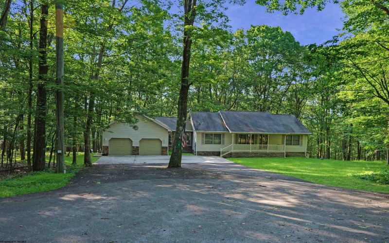 6 Sorrel Court, Terra Alta, West Virginia 26764, 3 Bedrooms Bedrooms, 9 Rooms Rooms,2 BathroomsBathrooms,Single Family Detached,For Sale,Sorrel,10160197