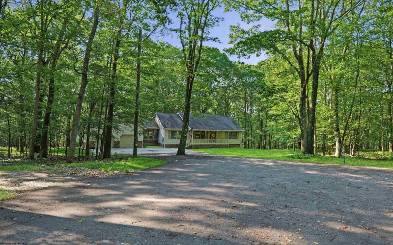 6 Sorrel Court, Terra Alta, West Virginia 26764, 3 Bedrooms Bedrooms, 9 Rooms Rooms,2 BathroomsBathrooms,Single Family Detached,For Sale,Sorrel,10160197