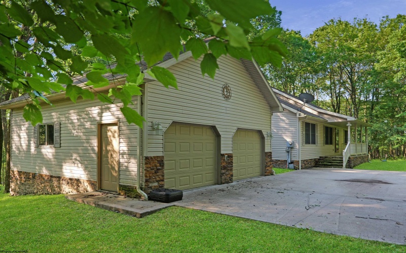 6 Sorrel Court, Terra Alta, West Virginia 26764, 3 Bedrooms Bedrooms, 9 Rooms Rooms,2 BathroomsBathrooms,Single Family Detached,For Sale,Sorrel,10160197