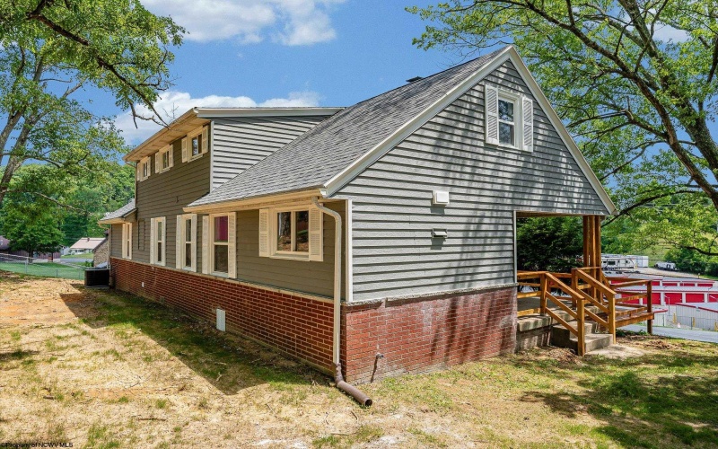 3277 Fairmont Avenue, Fairmont, West Virginia 26554, 4 Bedrooms Bedrooms, 10 Rooms Rooms,2 BathroomsBathrooms,Single Family Detached,For Sale,Fairmont,10160192