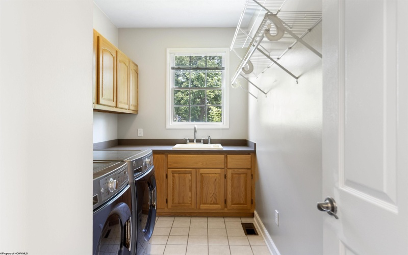 4021 Greystone Drive, Morgantown, West Virginia 26508, 5 Bedrooms Bedrooms, 11 Rooms Rooms,4 BathroomsBathrooms,Single Family Detached,For Sale,Greystone,10160204