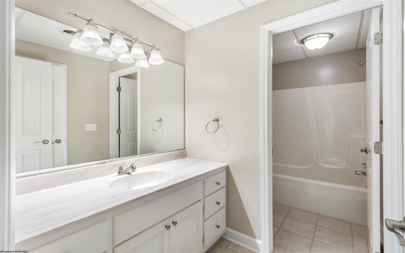 4021 Greystone Drive, Morgantown, West Virginia 26508, 5 Bedrooms Bedrooms, 11 Rooms Rooms,4 BathroomsBathrooms,Single Family Detached,For Sale,Greystone,10160204