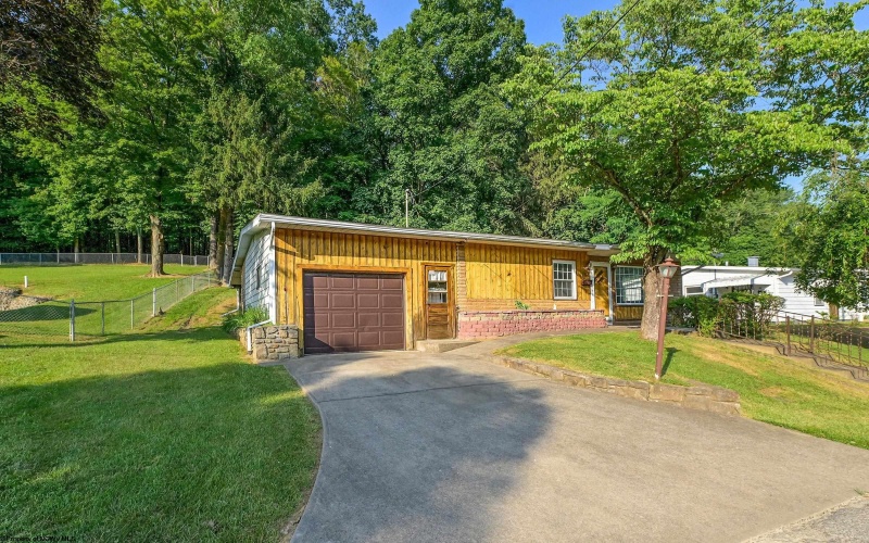 1259 Bellaire Street, Fairmont, West Virginia 26554, 3 Bedrooms Bedrooms, 6 Rooms Rooms,1 BathroomBathrooms,Single Family Detached,For Sale,Bellaire,10160219
